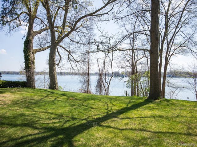 1545 Tanfield Street, West Bloomfield Charter Township, MI 48324