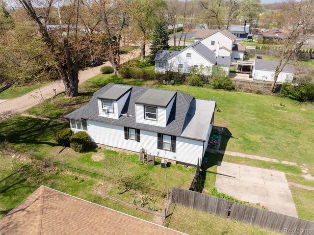 1545 Tanfield Street, West Bloomfield Charter Township, MI 48324
