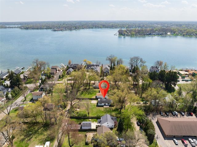 1545 Tanfield Street, West Bloomfield Charter Township, MI 48324
