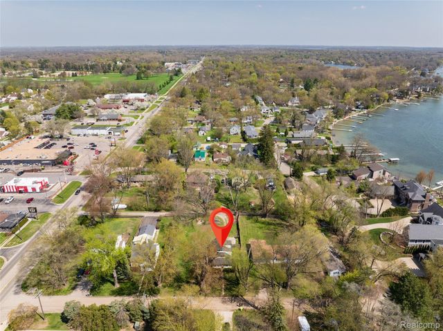 1545 Tanfield Street, West Bloomfield Charter Township, MI 48324
