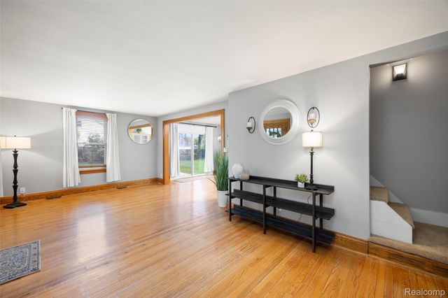 1545 Tanfield Street, West Bloomfield Charter Township, MI 48324