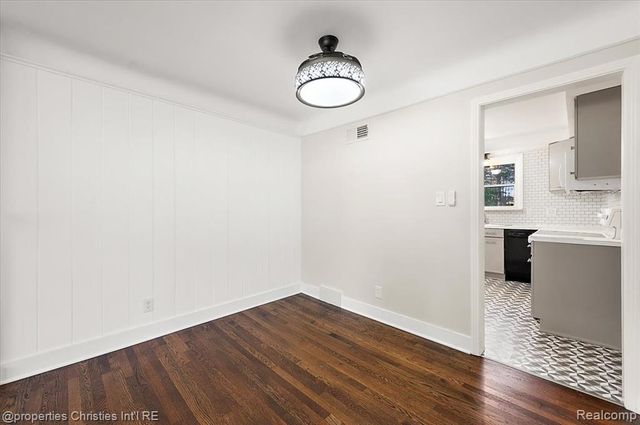 2898 Yorkshire Road, Birmingham, MI 48009