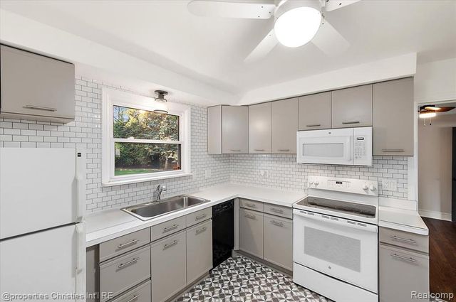 2898 Yorkshire Road, Birmingham, MI 48009