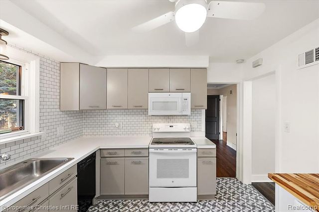 2898 Yorkshire Road, Birmingham, MI 48009