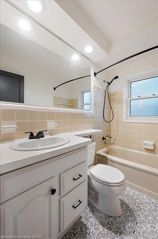 2898 Yorkshire Road, Birmingham, MI 48009