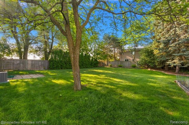 2898 Yorkshire Road, Birmingham, MI 48009