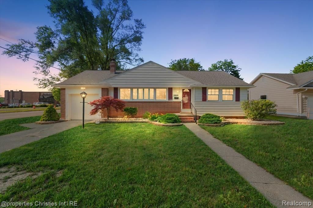 2898 Yorkshire Road, Birmingham, MI 48009