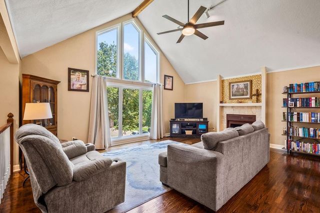1312 Barnes Drive, Lee's Summit, MO 64086
