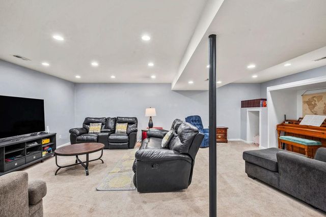 1312 Barnes Drive, Lee's Summit, MO 64086