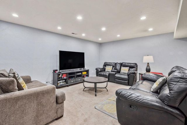 1312 Barnes Drive, Lee's Summit, MO 64086