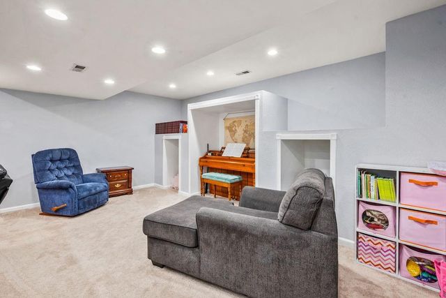 1312 Barnes Drive, Lee's Summit, MO 64086