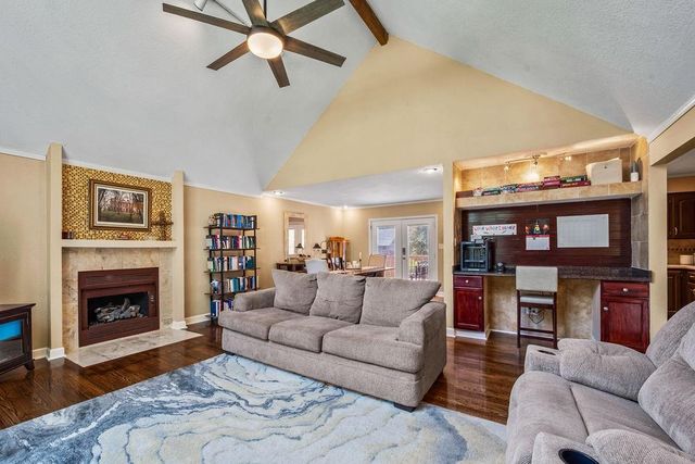 1312 Barnes Drive, Lee's Summit, MO 64086
