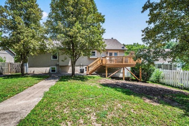 1312 Barnes Drive, Lee's Summit, MO 64086