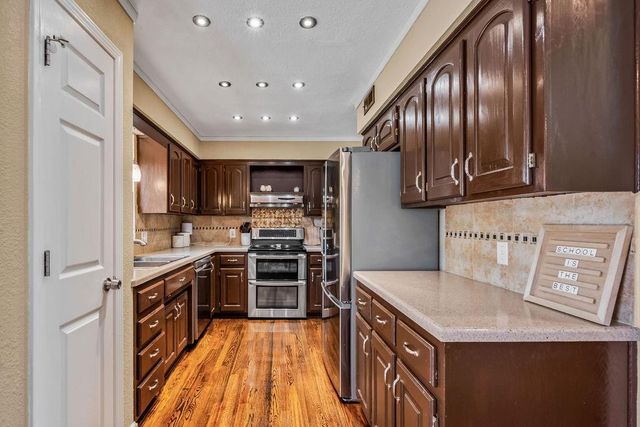 1312 Barnes Drive, Lee's Summit, MO 64086