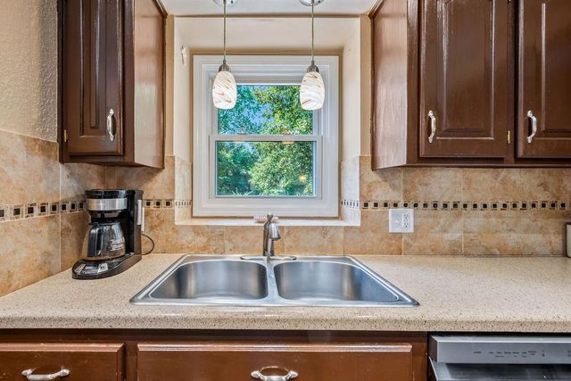 1312 Barnes Drive, Lee's Summit, MO 64086