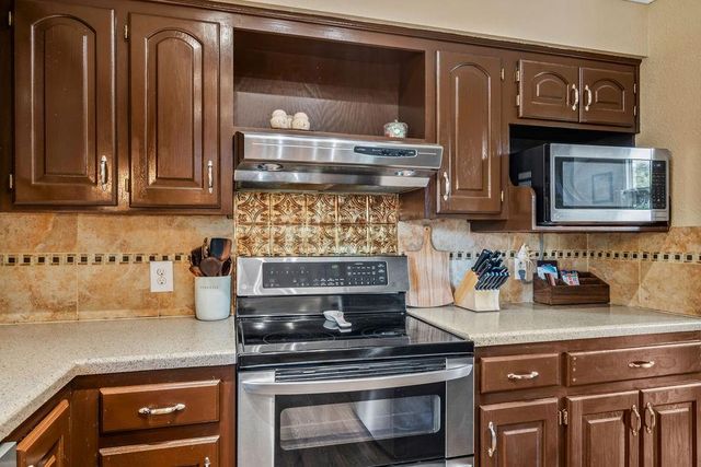 1312 Barnes Drive, Lee's Summit, MO 64086