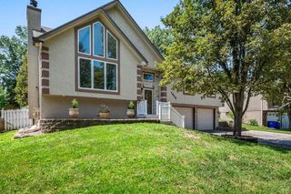 1312 Barnes Drive, Lee's Summit, MO 64086