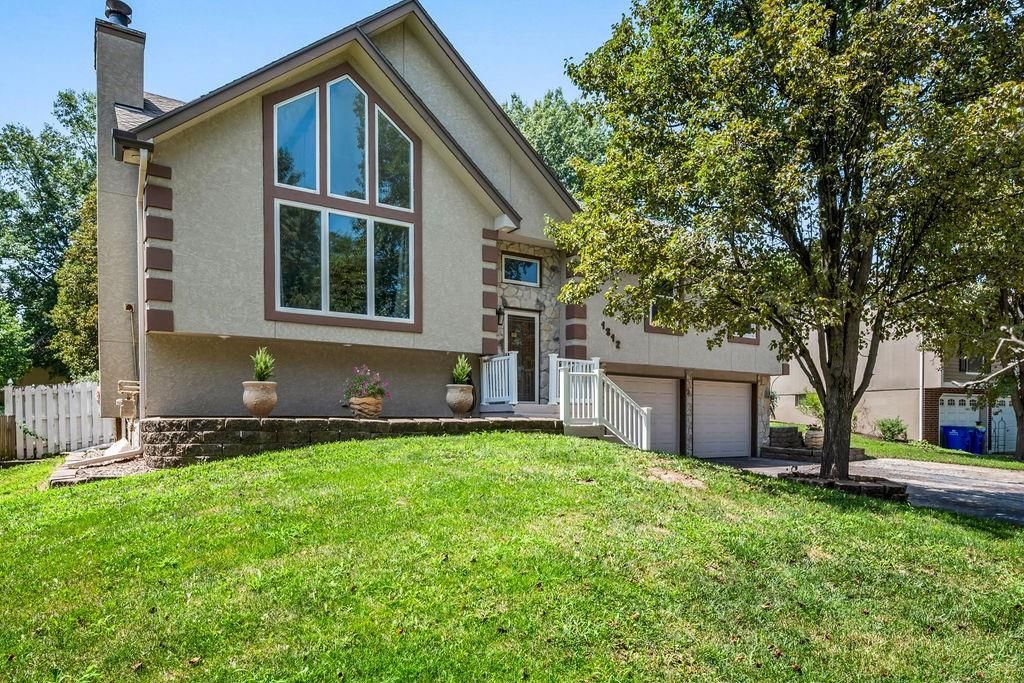 1312 Barnes Drive, Lee's Summit, MO 64086