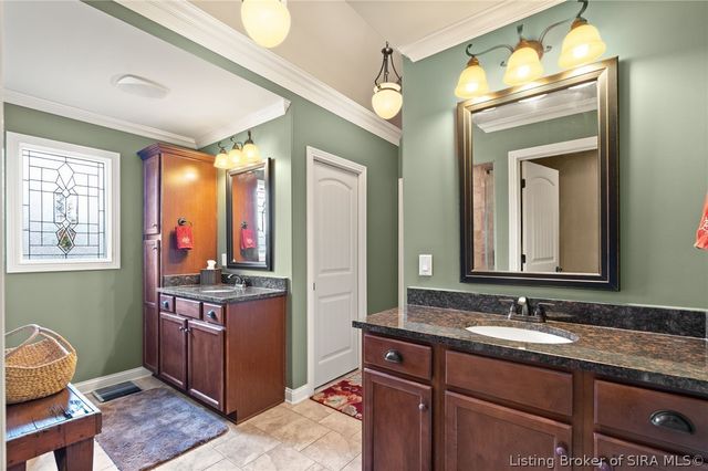 3435 Royal Lake Drive, Floyds Knobs, IN 47119