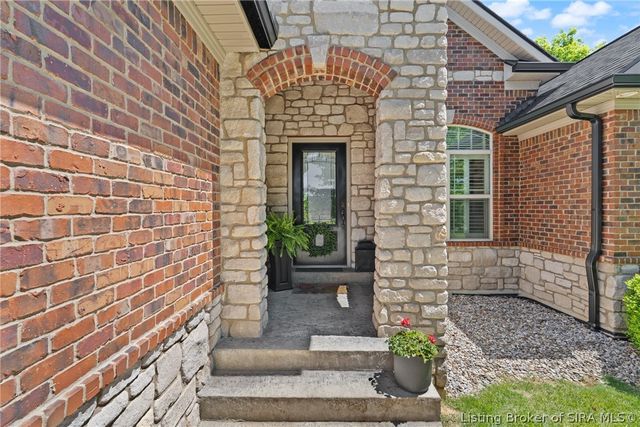 3435 Royal Lake Drive, Floyds Knobs, IN 47119
