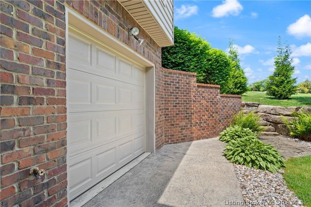 3435 Royal Lake Drive, Floyds Knobs, IN 47119