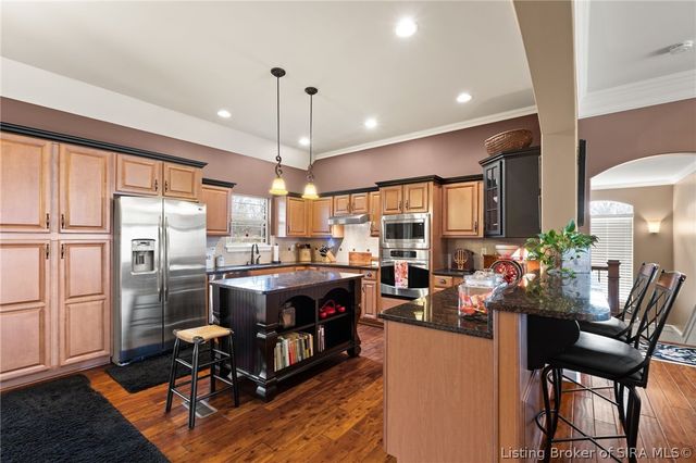 3435 Royal Lake Drive, Floyds Knobs, IN 47119