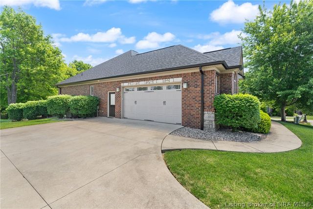 3435 Royal Lake Drive, Floyds Knobs, IN 47119