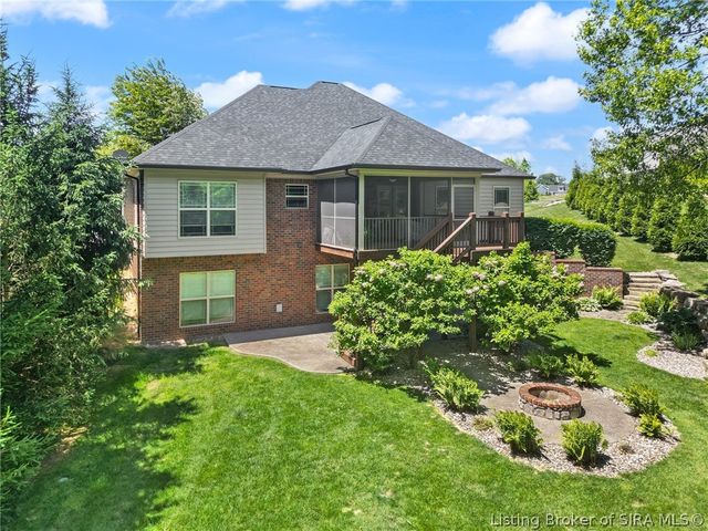 3435 Royal Lake Drive, Floyds Knobs, IN 47119