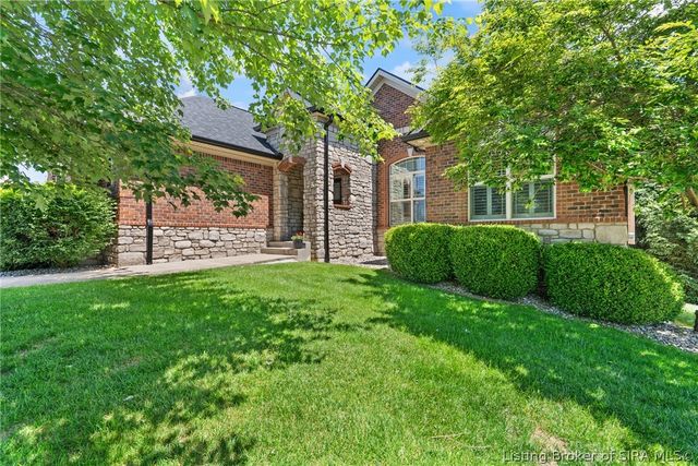 3435 Royal Lake Drive, Floyds Knobs, IN 47119