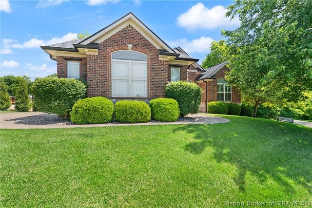 3435 Royal Lake Drive, Floyds Knobs, IN 47119