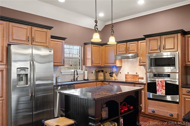 3435 Royal Lake Drive, Floyds Knobs, IN 47119