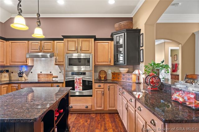 3435 Royal Lake Drive, Floyds Knobs, IN 47119
