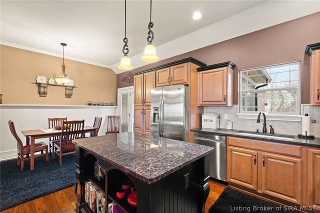 3435 Royal Lake Drive, Floyds Knobs, IN 47119