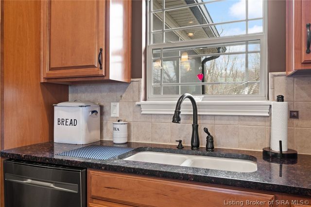 3435 Royal Lake Drive, Floyds Knobs, IN 47119