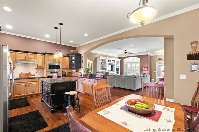 3435 Royal Lake Drive, Floyds Knobs, IN 47119