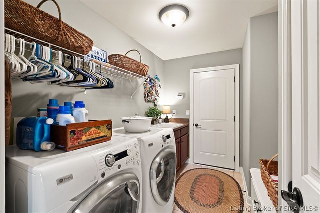 3435 Royal Lake Drive, Floyds Knobs, IN 47119