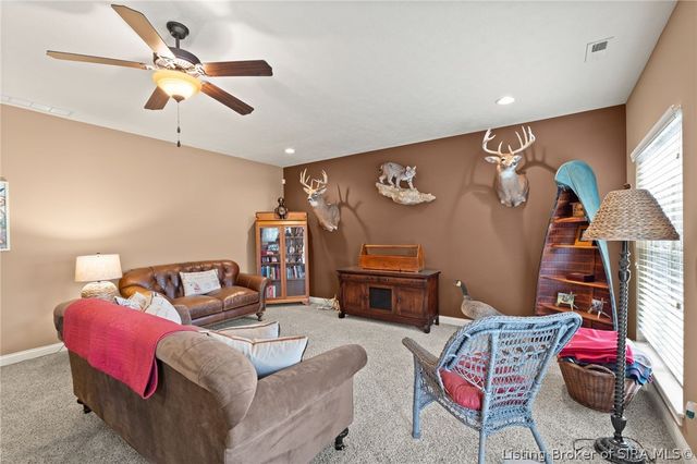 3435 Royal Lake Drive, Floyds Knobs, IN 47119