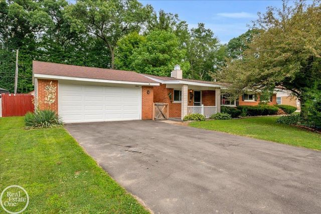 52161 Brentwood Drive, Shelby Twp, MI 48316