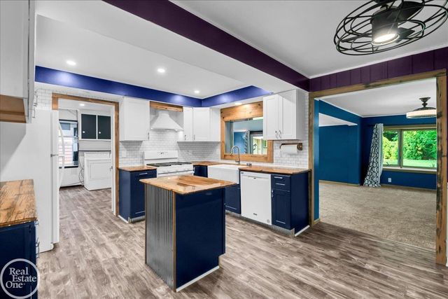 52161 Brentwood Drive, Shelby Twp, MI 48316