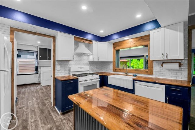 52161 Brentwood Drive, Shelby Twp, MI 48316
