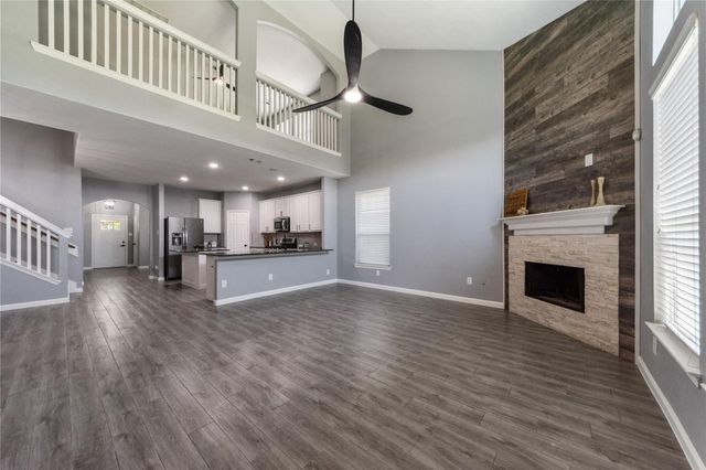 2214 Sterling Oaks Drive, Rosharon, TX 77583