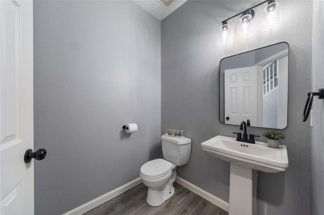 2214 Sterling Oaks Drive, Rosharon, TX 77583