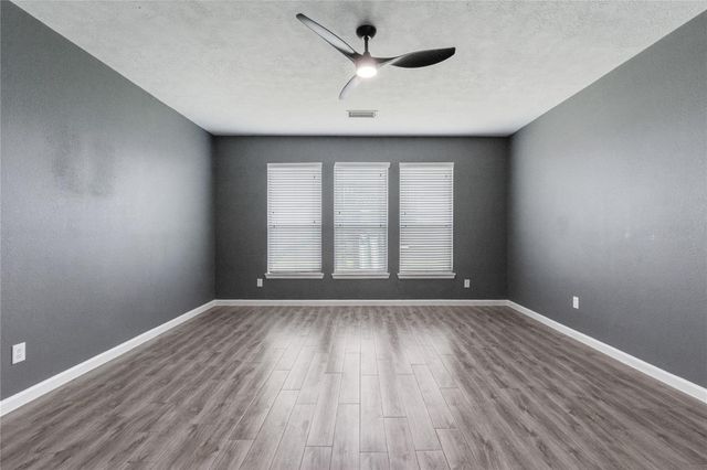 2214 Sterling Oaks Drive, Rosharon, TX 77583