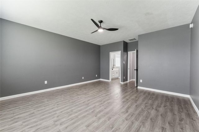 2214 Sterling Oaks Drive, Rosharon, TX 77583