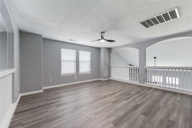 2214 Sterling Oaks Drive, Rosharon, TX 77583