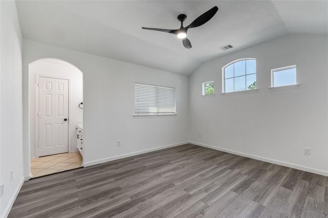 2214 Sterling Oaks Drive, Rosharon, TX 77583