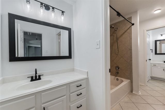 2214 Sterling Oaks Drive, Rosharon, TX 77583