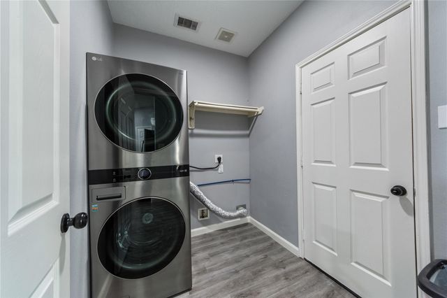 2214 Sterling Oaks Drive, Rosharon, TX 77583