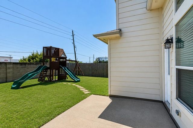 2214 Sterling Oaks Drive, Rosharon, TX 77583