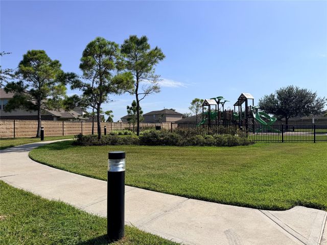 2214 Sterling Oaks Drive, Rosharon, TX 77583